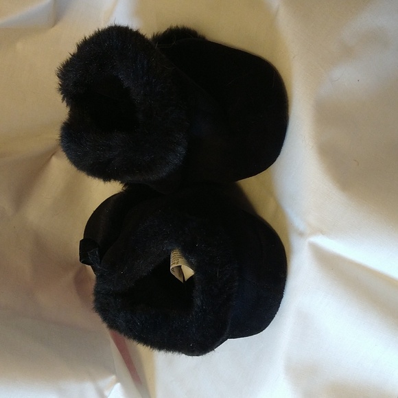 NWOT Isotoner black faux fur slippers Sz L (8-9) - Picture 2 of 6